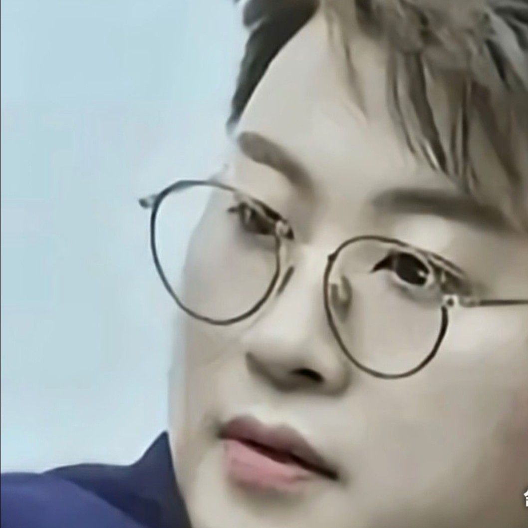 A moment captured by a fan of Kim Hojoong