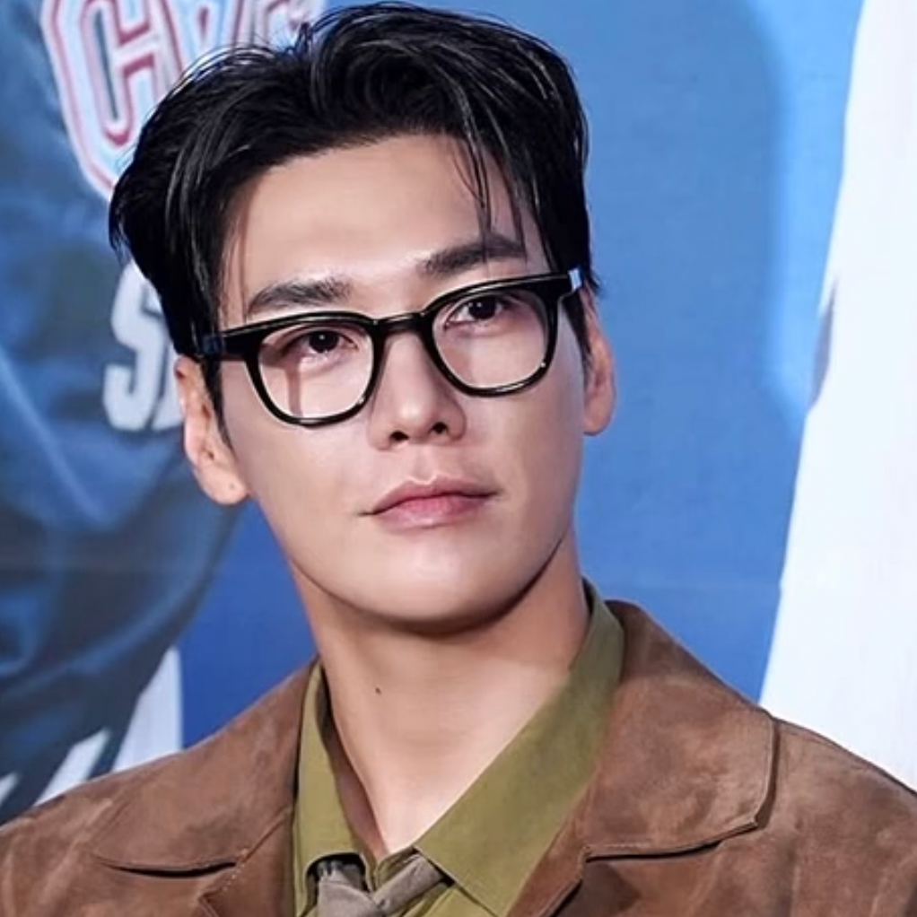 Recent activity shot of Kim Youngkwang