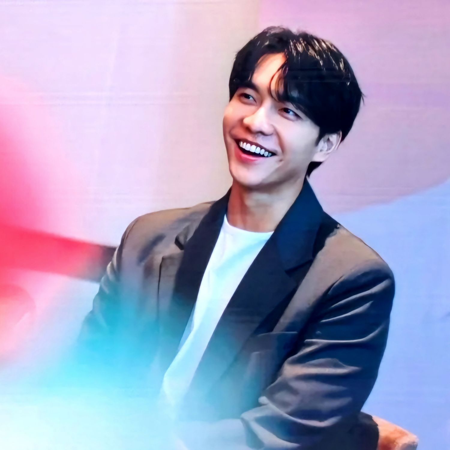 Recent activity shot of Lee Seunggi