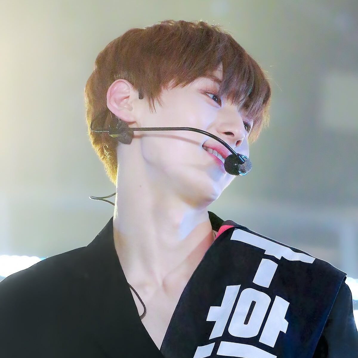 A moment captured by a fan of Hwang Minhyun