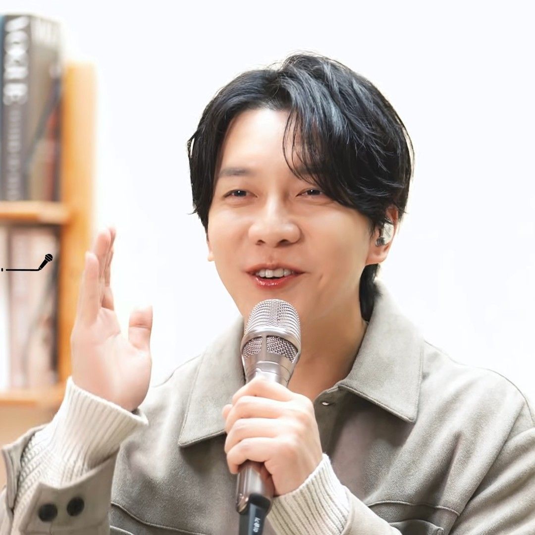 Momen yang diabadikan oleh penggemar Lee Seunggi