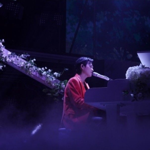 A moment captured by a fan of Kim Heejae