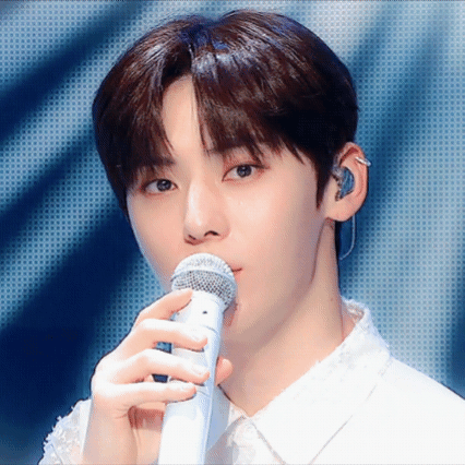 Behind-the-scenes cut of Hwang Minhyun