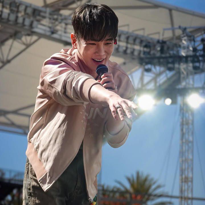 A moment captured by a fan of Key