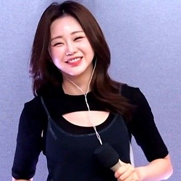 Recent activity shot of Hong Jiyoon