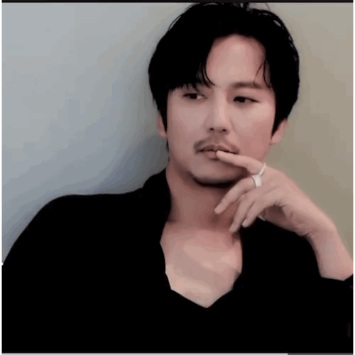 Behind-the-scenes cut of Kim Namgil