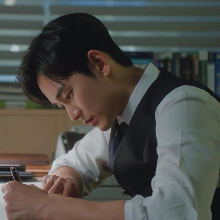 キム・スヒョンのビハインドカット