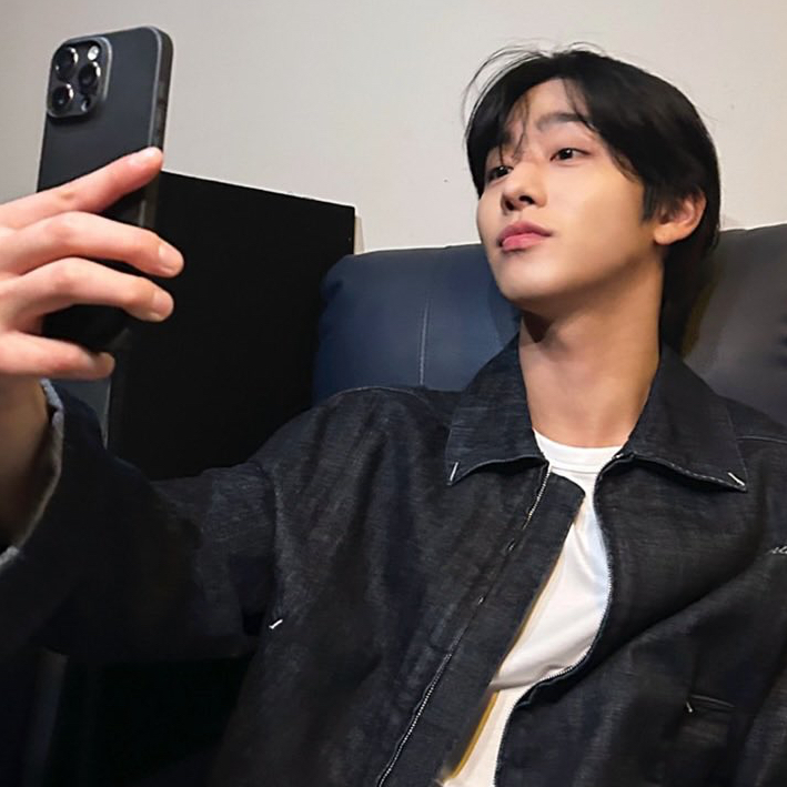 Behind-the-scenes cut of Ahn Hyoseop
