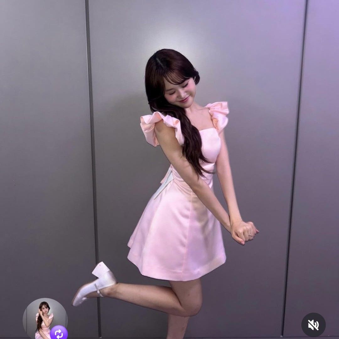 A moment captured by a fan of Kim Dahyun