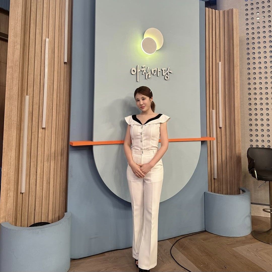 Behind-the-scenes cut of Kim Soyou