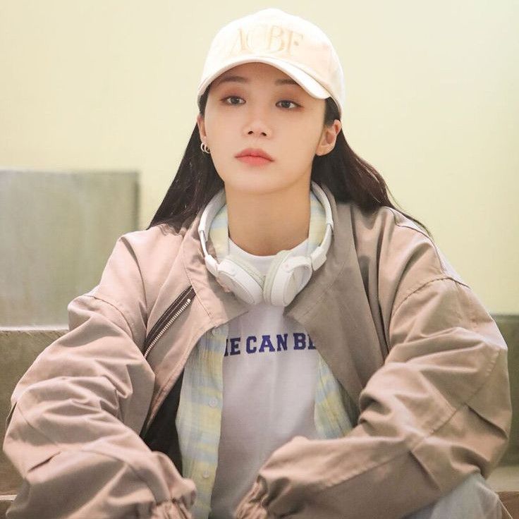 Behind-the-scenes cut of Jung Eunji