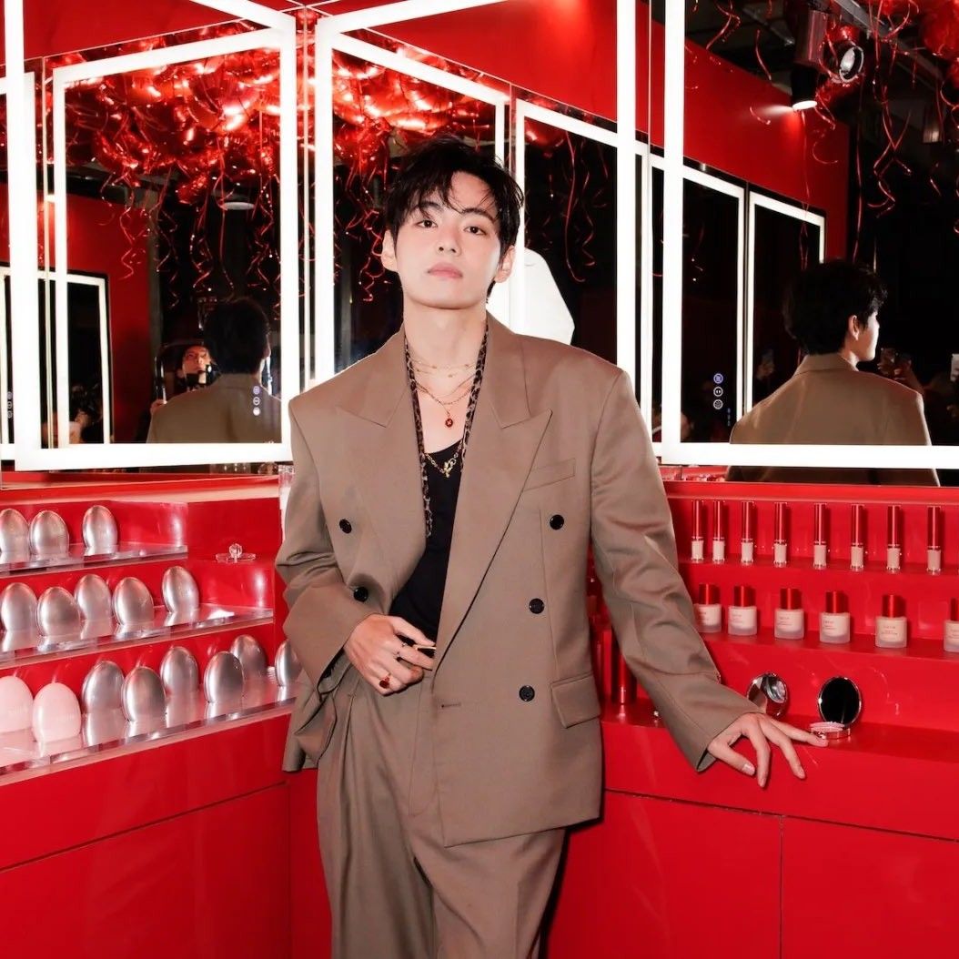 Recent activity shot of Kim Taehyung (V)