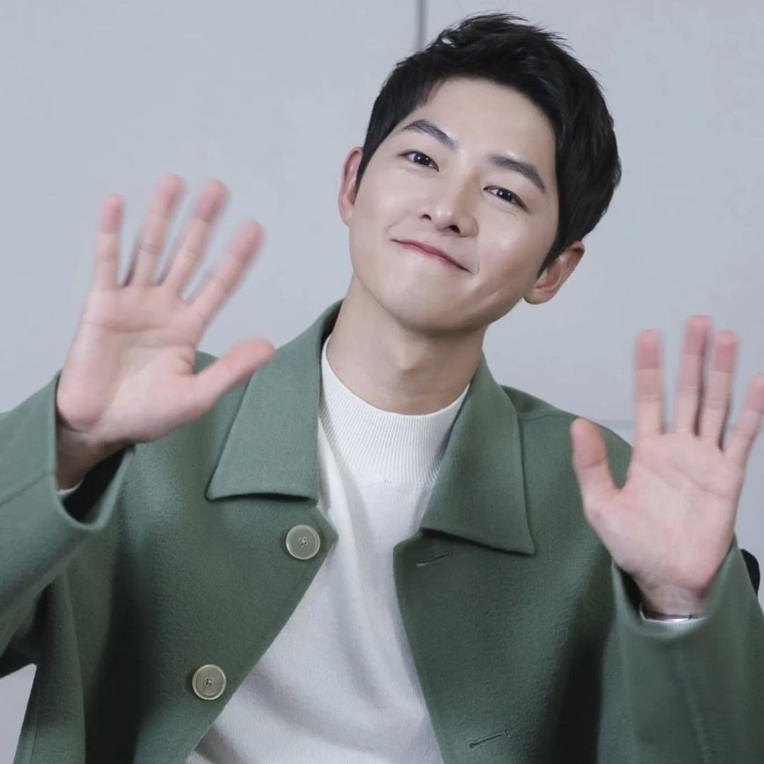 Recent activity shot of Song Joongki