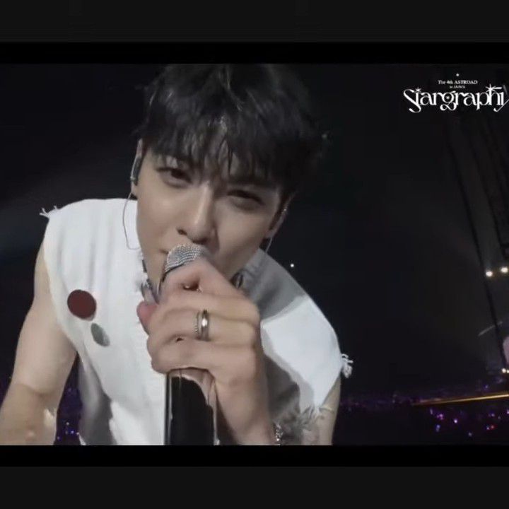 A moment captured by a fan of Cha Eunwoo