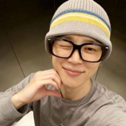 Behind-the-scenes cut of Ha Jimin