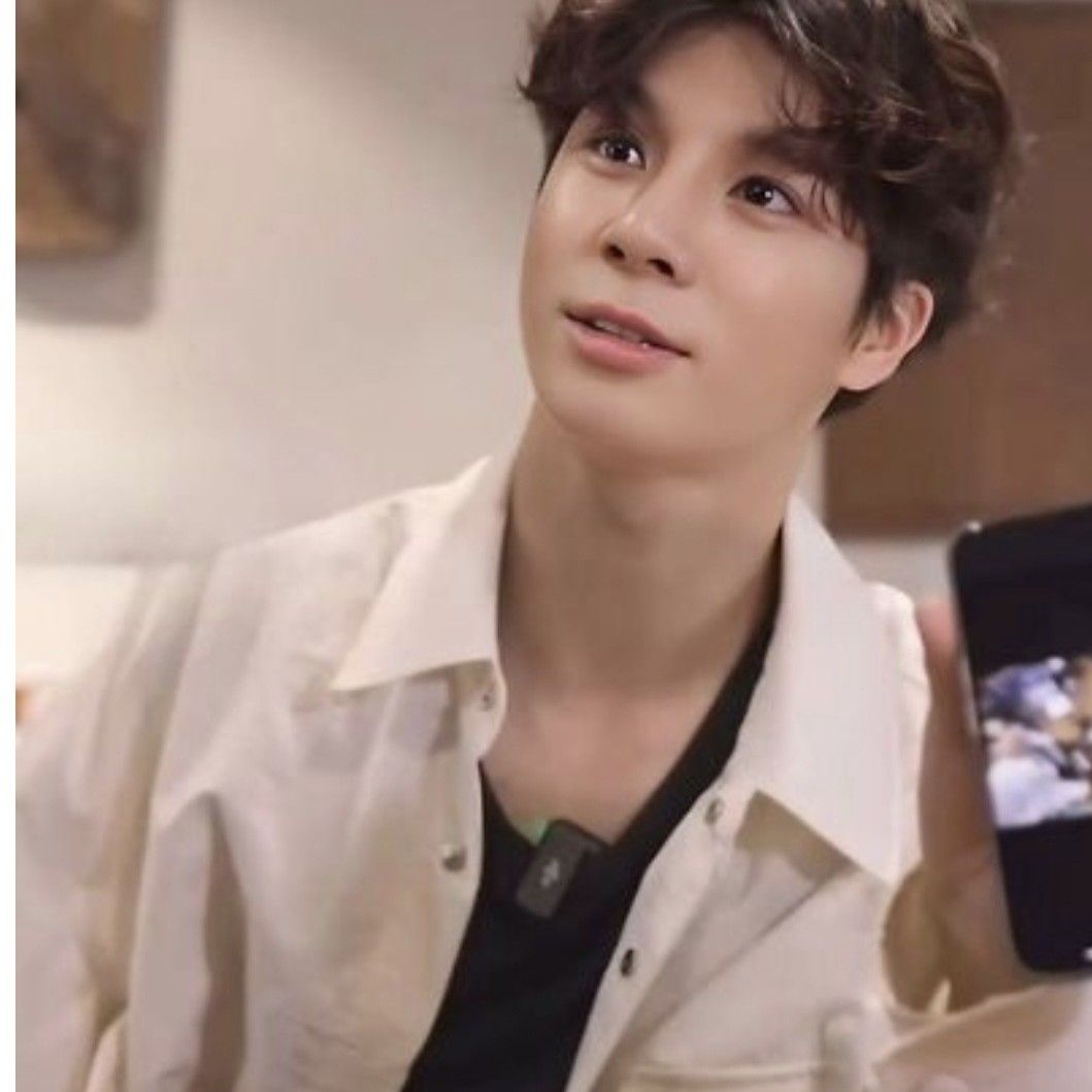 A moment captured by a fan of Jeong Dongwon