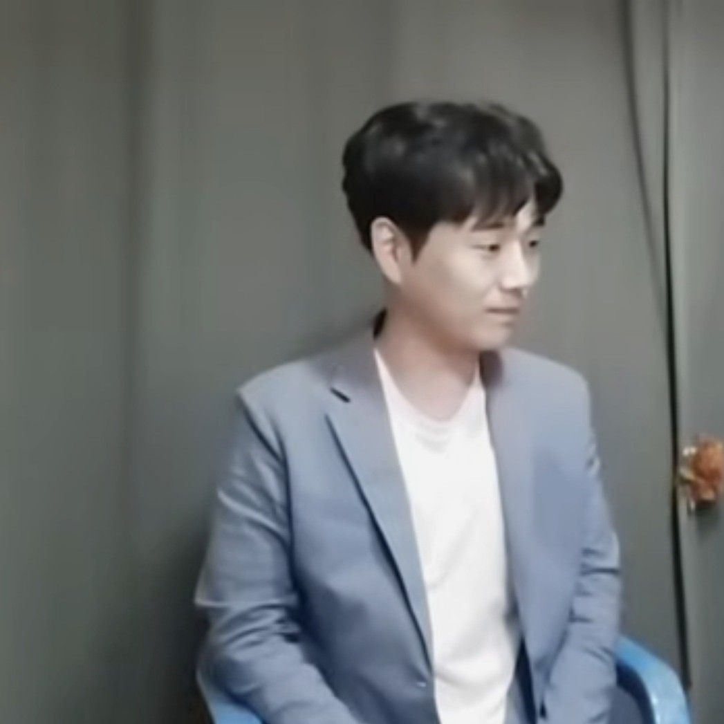 Behind-the-scenes cut of Hwang Youngwoong