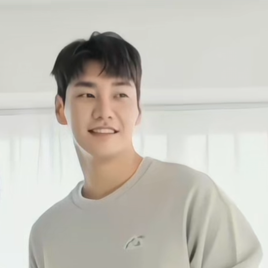 Latest photo of Kim Youngkwang