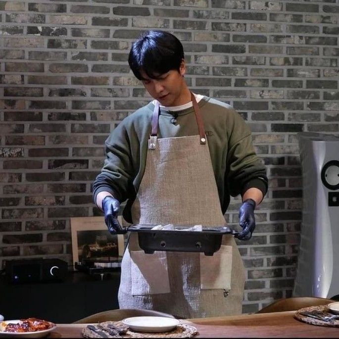 Latest photo of Lee Seunggi