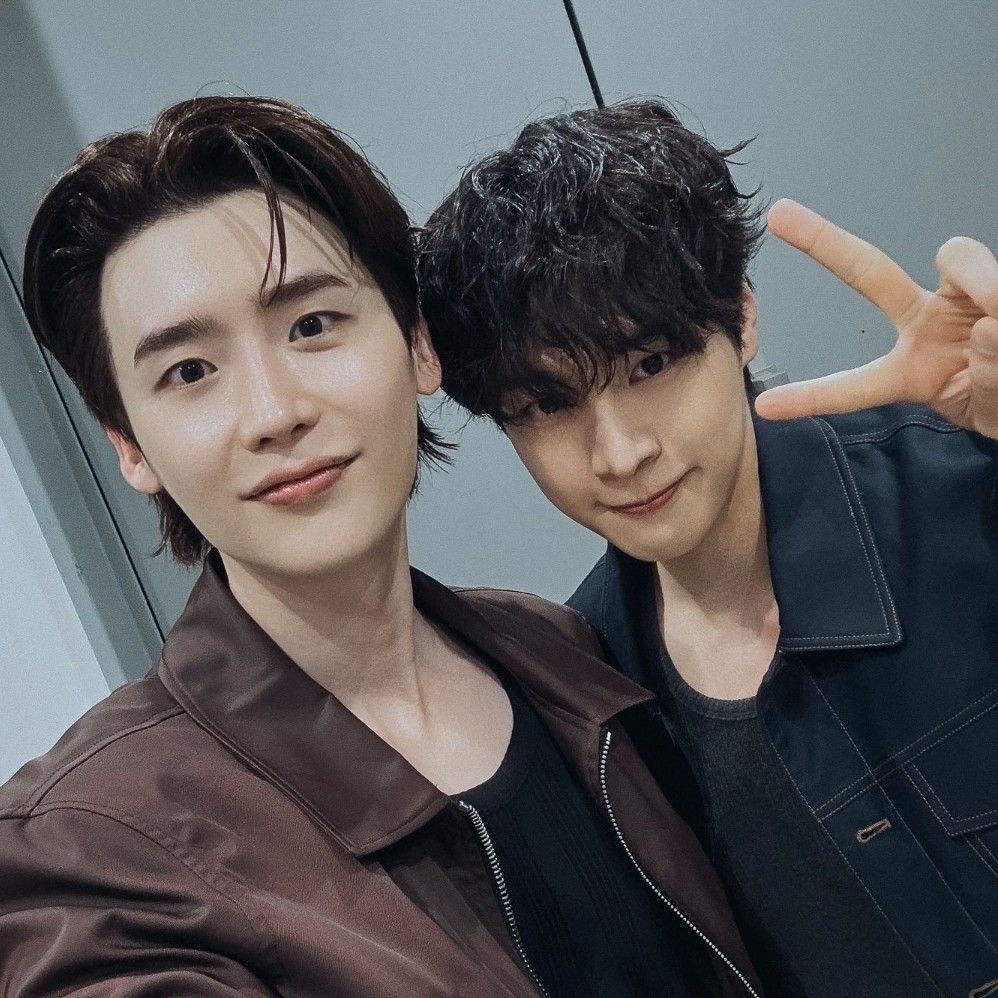 Recent activity shot of Lee Jongsuk