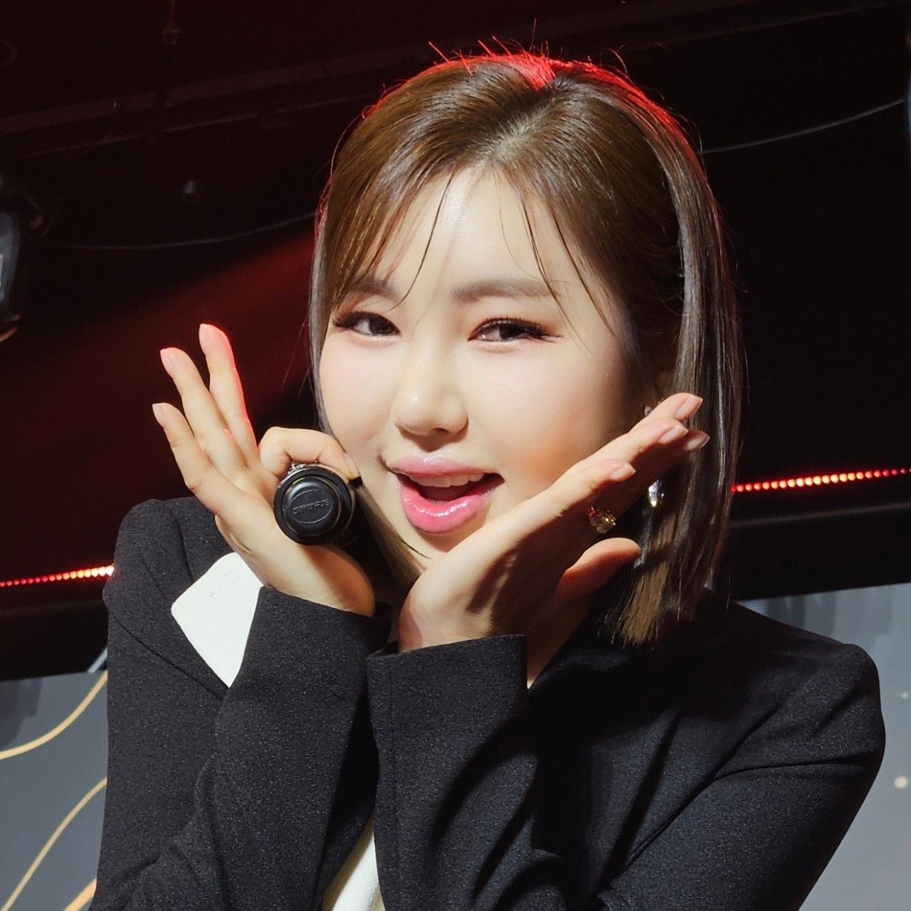 Behind-the-scenes cut of Song Gain