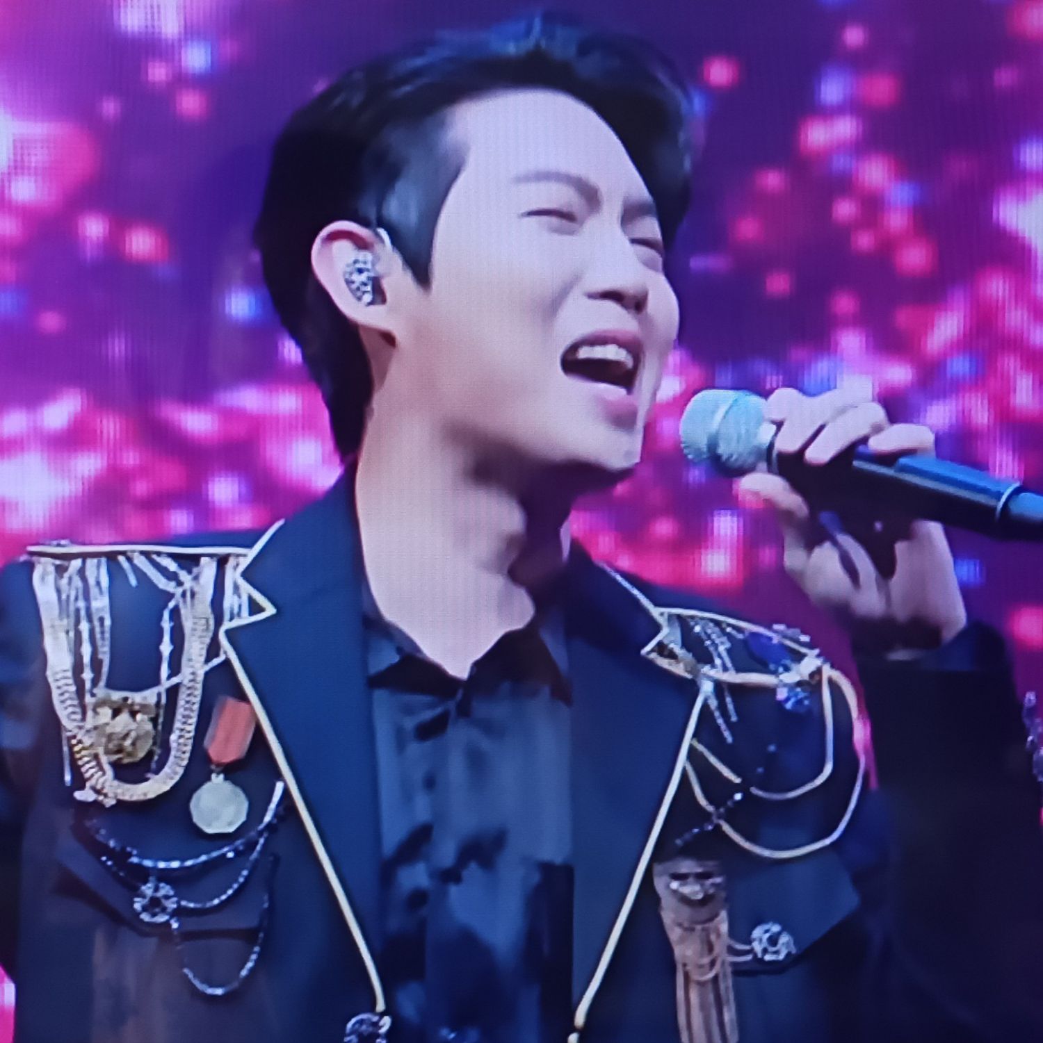 A moment captured by a fan of Son Taejin