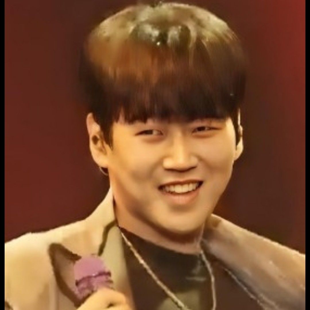 Behind-the-scenes cut of Hwang Youngwoong