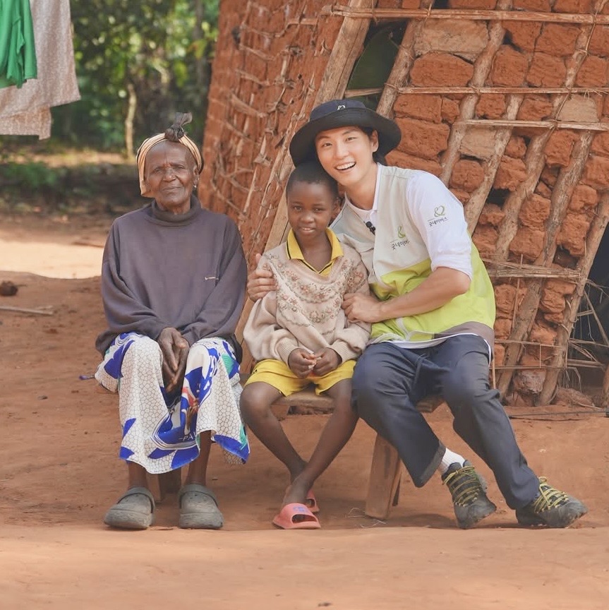 A moment captured by a fan of Yoon Shiyoon