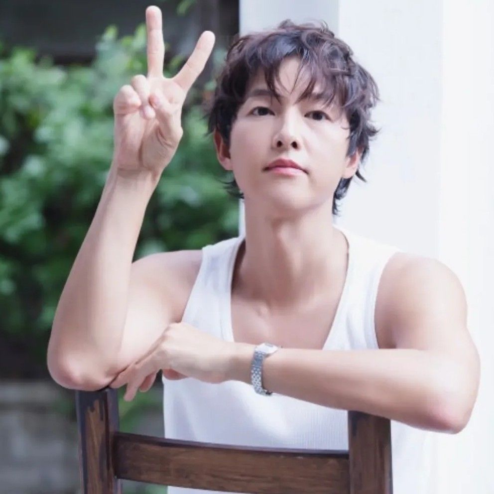 Recent activity shot of Song Joongki