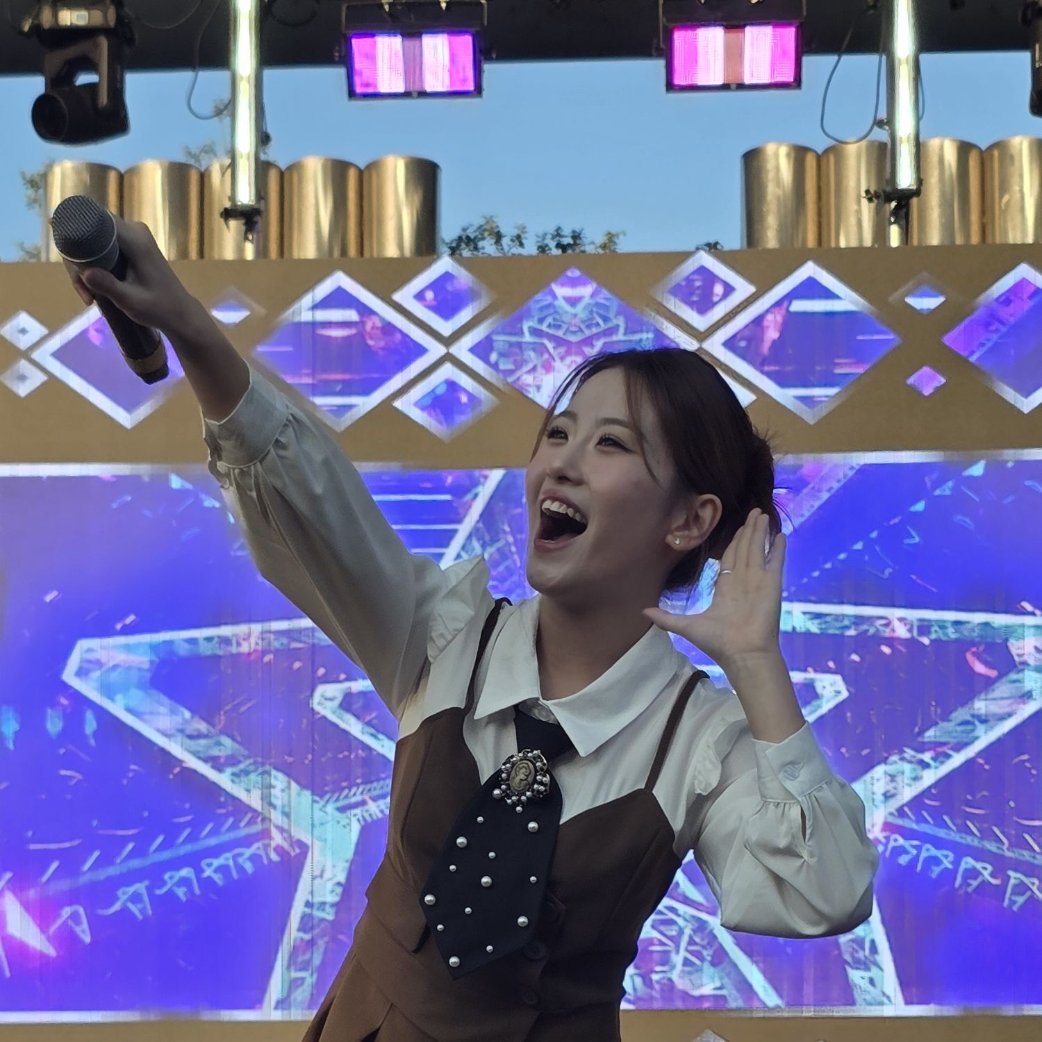 Behind-the-scenes cut of Oh Yujin