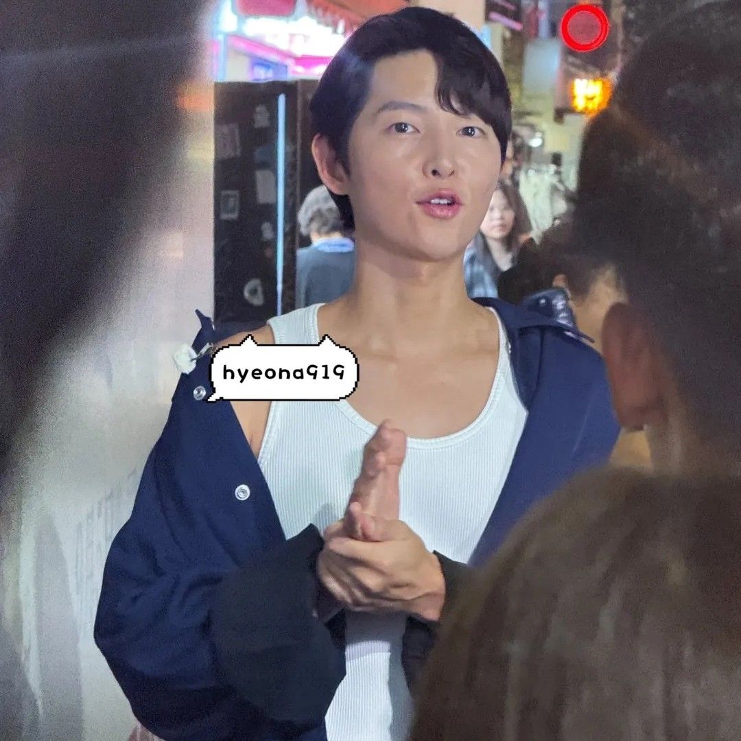 Recent activity shot of Song Joongki