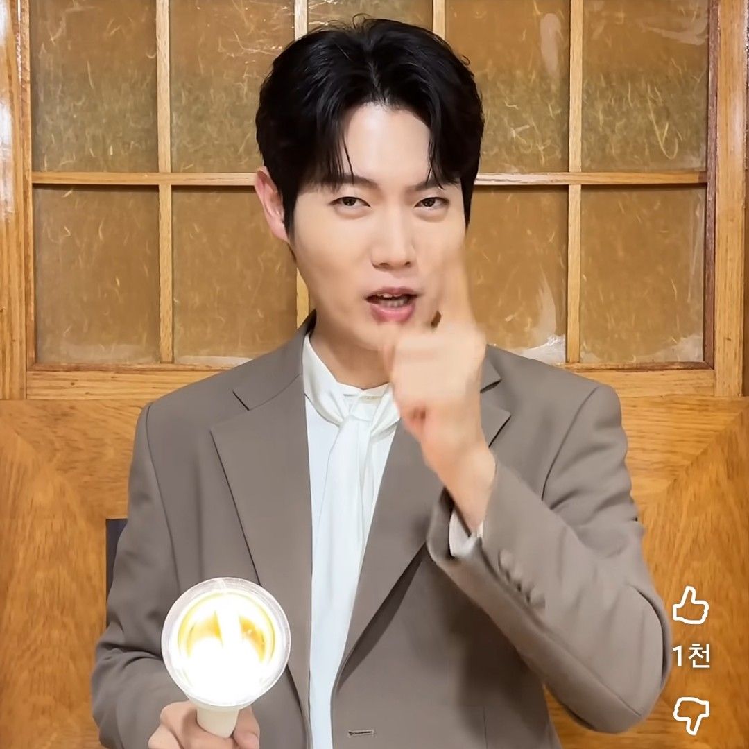 Currently spotlighted celeb post