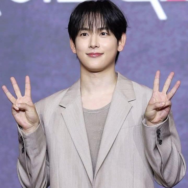 Latest photo of Lim Siwan