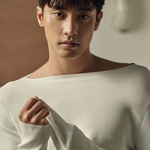 Behind-the-scenes cut of Sunghoon