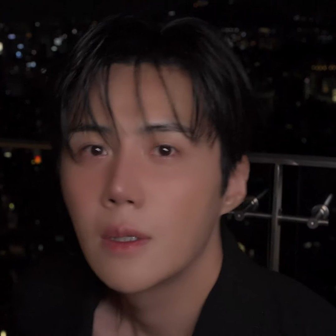 Behind-the-scenes cut of Kim Seonho