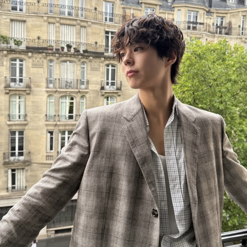 Recent activity shot of Park Bogum