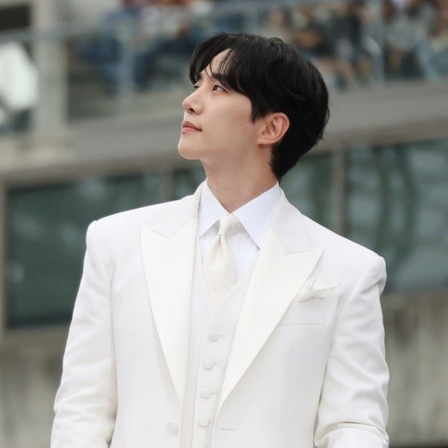 イ・ジュノのビハインドカット