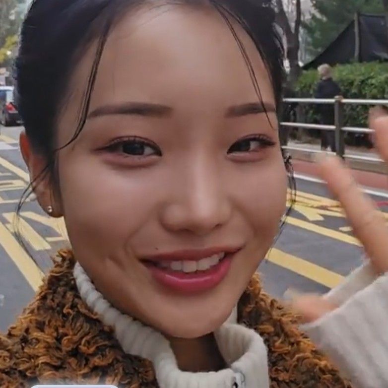 Behind-the-scenes cut of Kim Soyeon (2004)