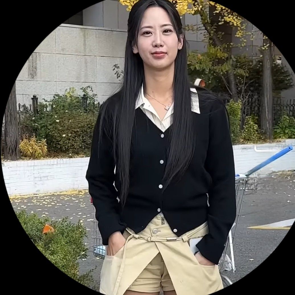A moment captured by a fan of Kang Hyeyeon