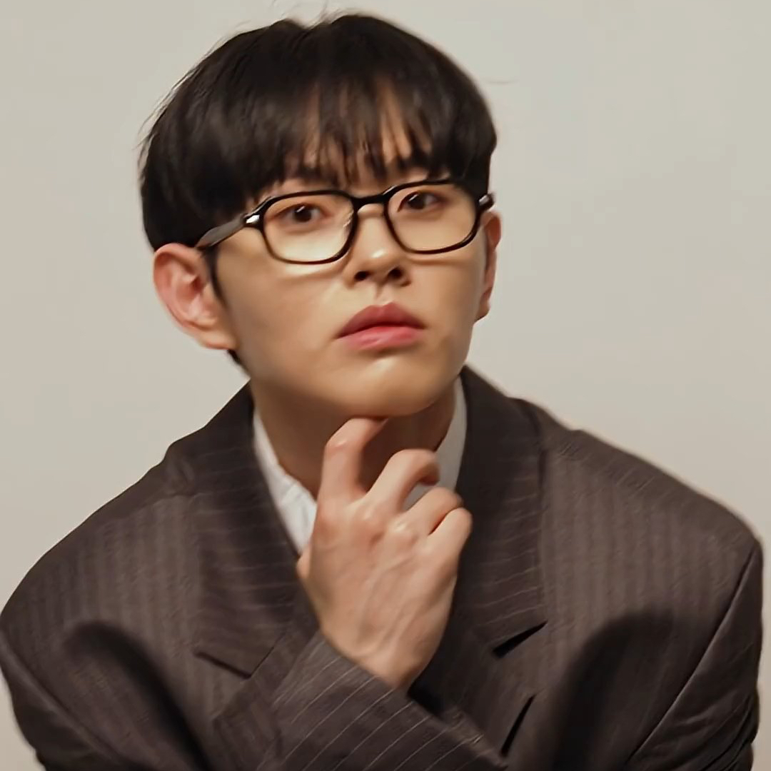 Behind-the-scenes cut of Lee Byeongchan