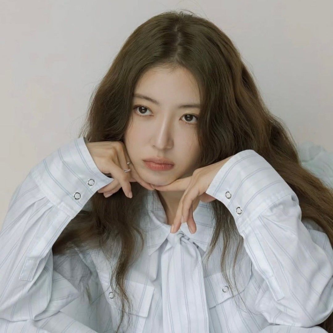 Behind-the-scenes cut of Lee Seyoung