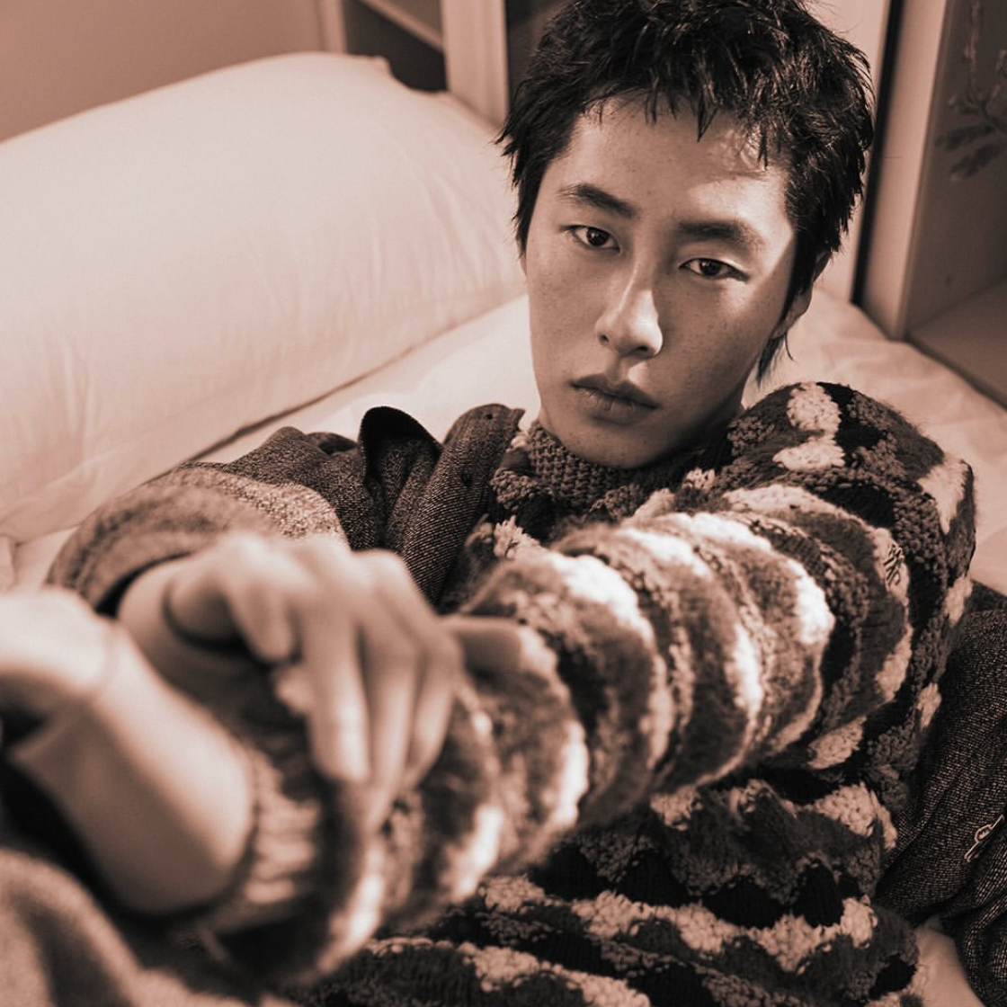 Behind-the-scenes cut of Lee Jaewook