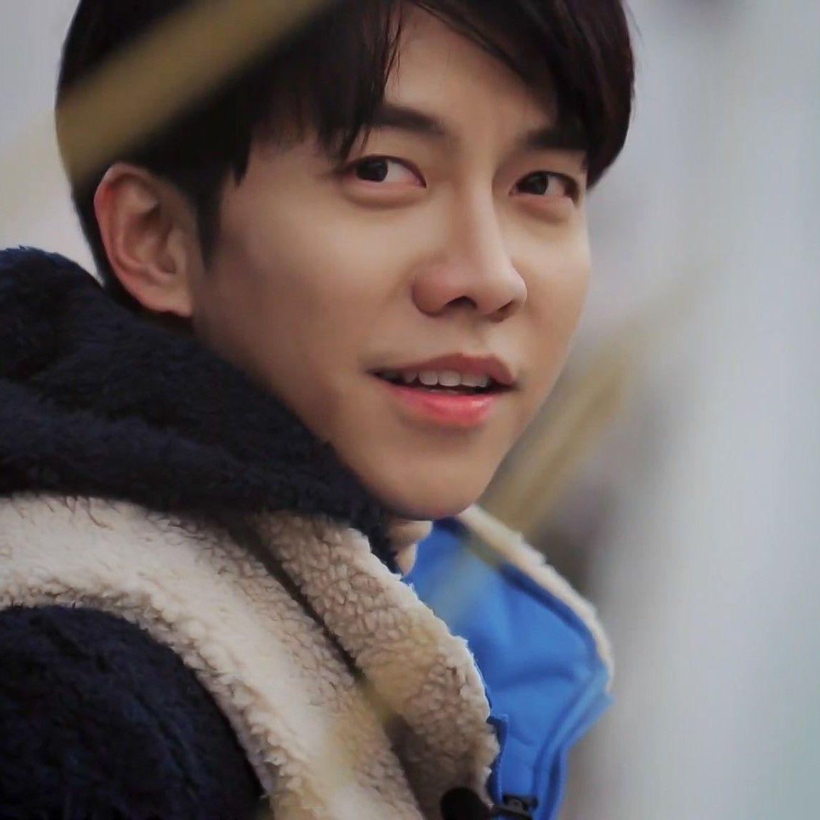 Behind-the-scenes cut of Lee Seunggi