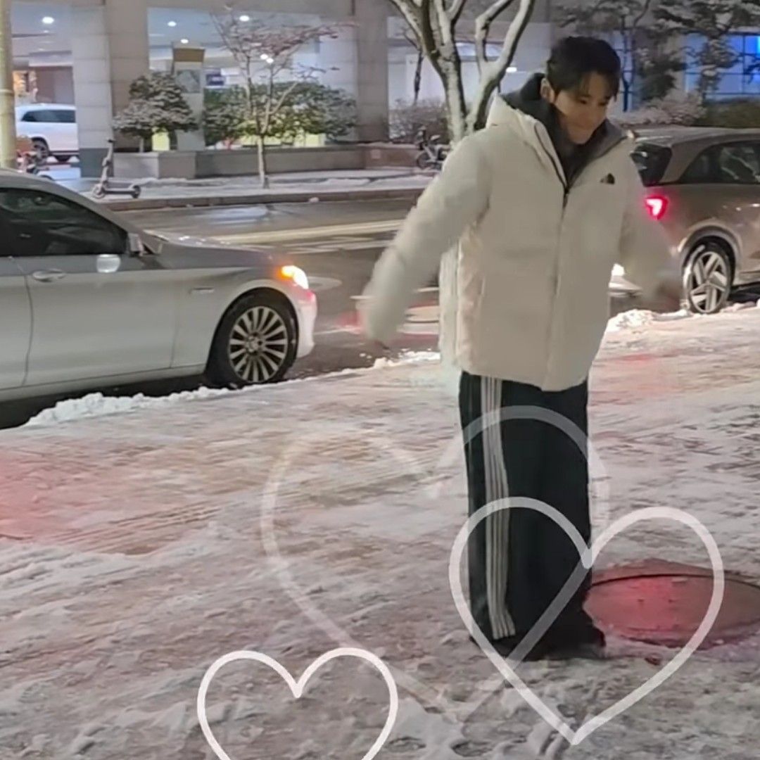 Behind-the-scenes cut of Seong Ri