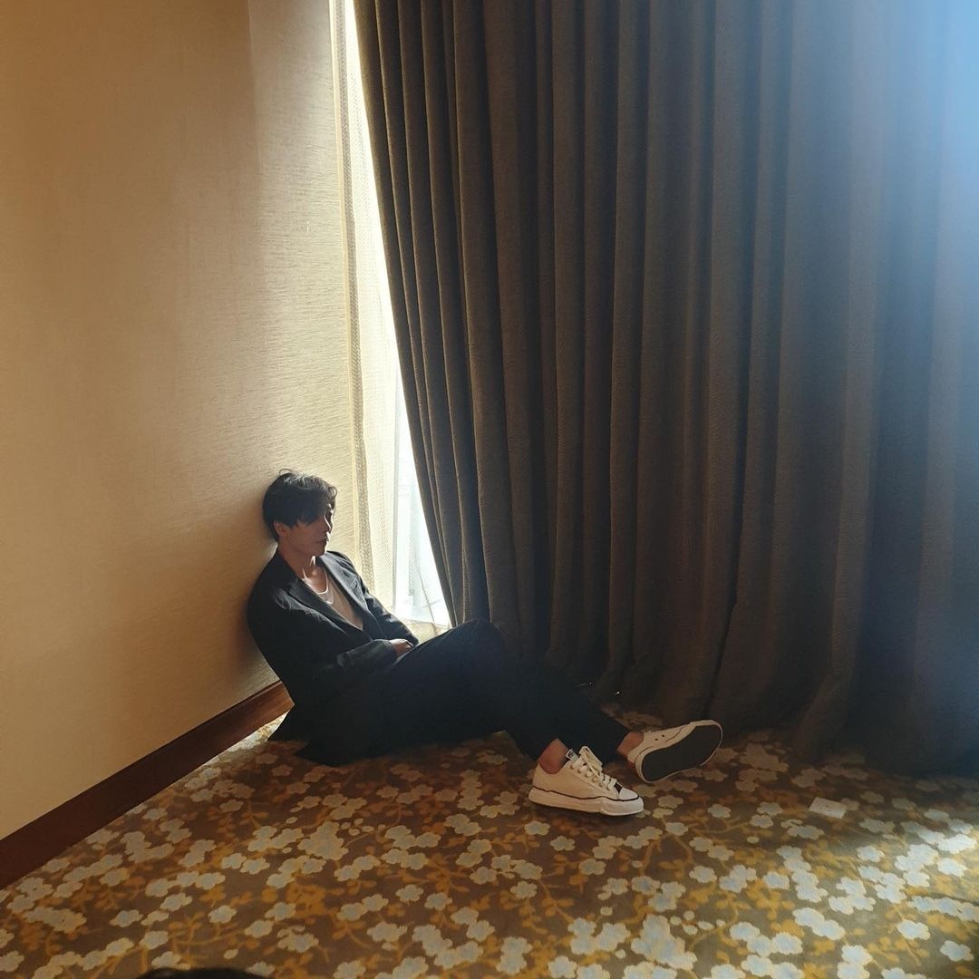 A moment captured by a fan of Kim Jaewook