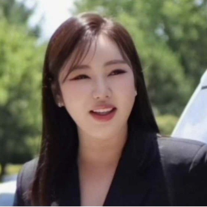 Foto terbaru dari Song Gain