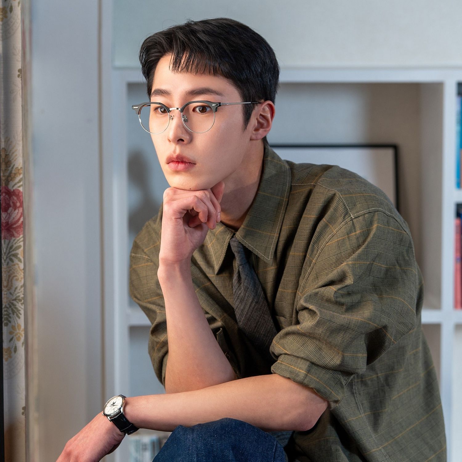Behind-the-scenes cut of Lee Jaewook