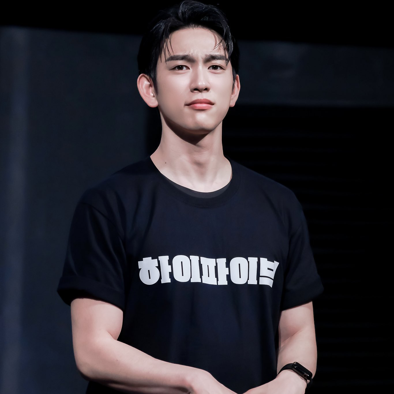A moment captured by a fan of Park Jinyoung