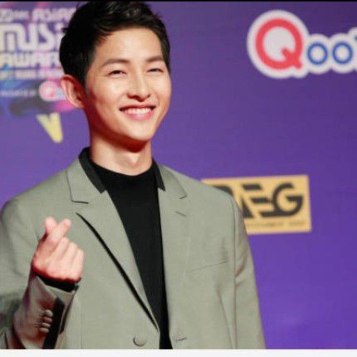 粉絲拍下的宋仲基瞬間