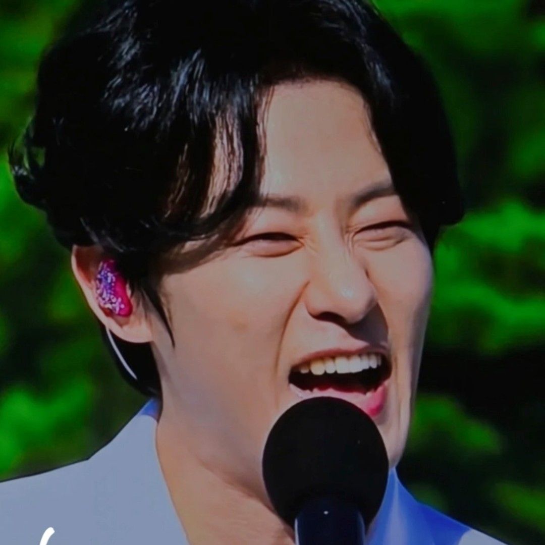 A moment captured by a fan of Kang Moonkyung